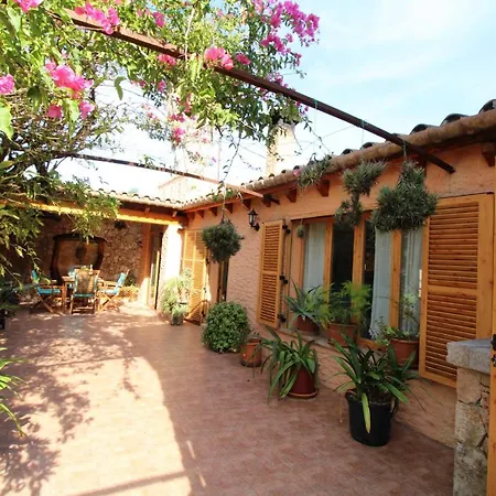 Gato Den Vives Tatil Evi Port de Pollença